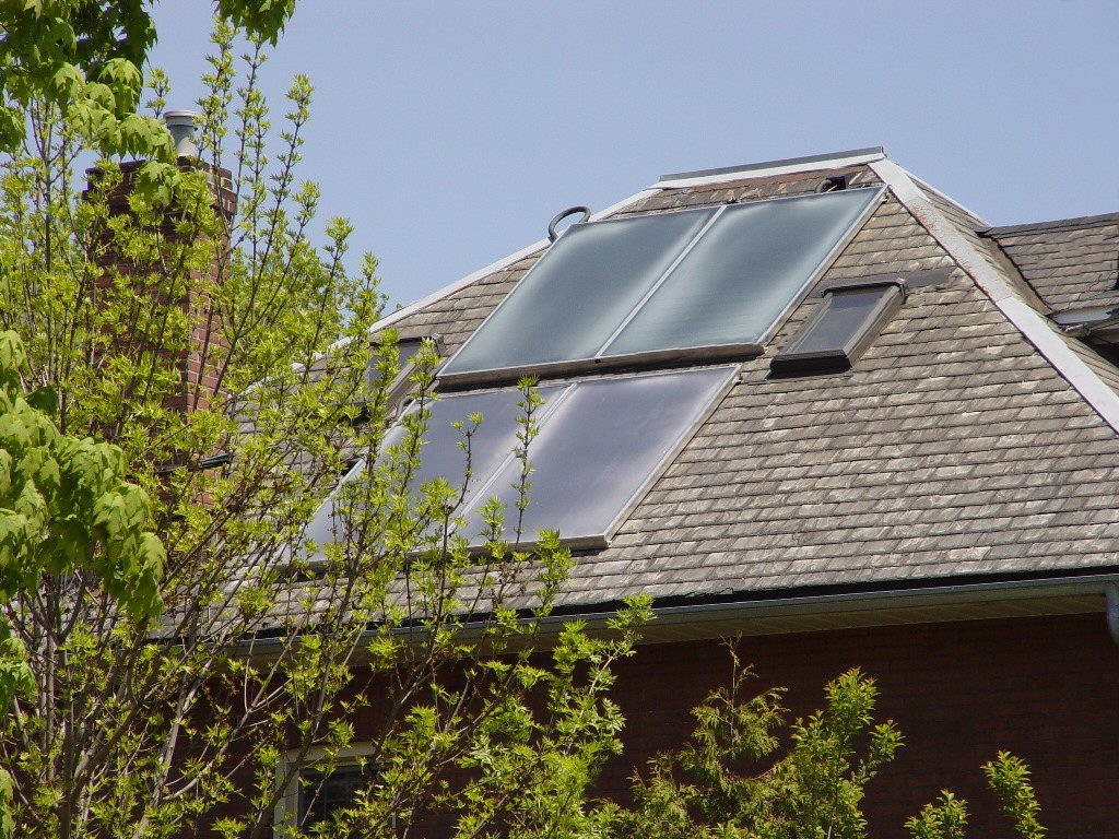 Flatplate solar panels on Queen Street, Toronto
